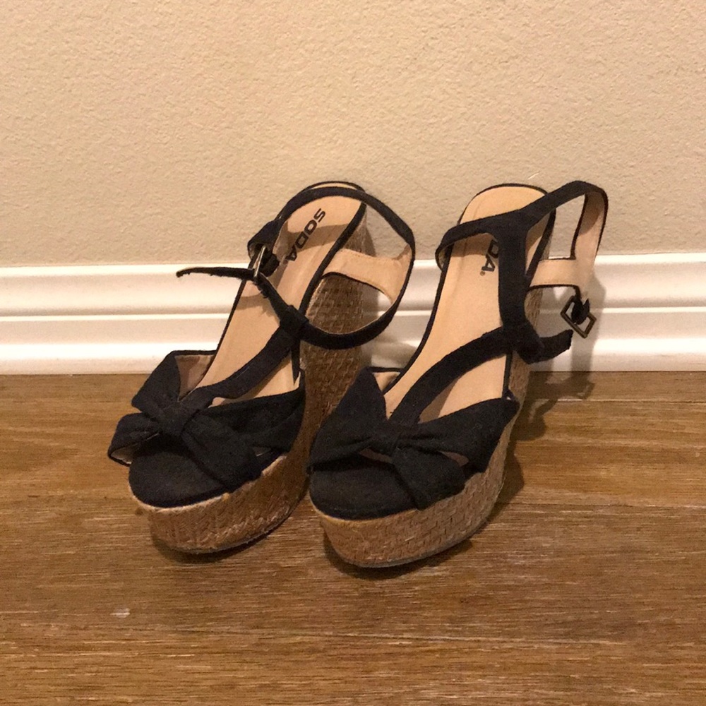 BLACK WEDGES
